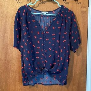 Short sleeve tie-up top with V neck. Navy with red cherry print. Size L